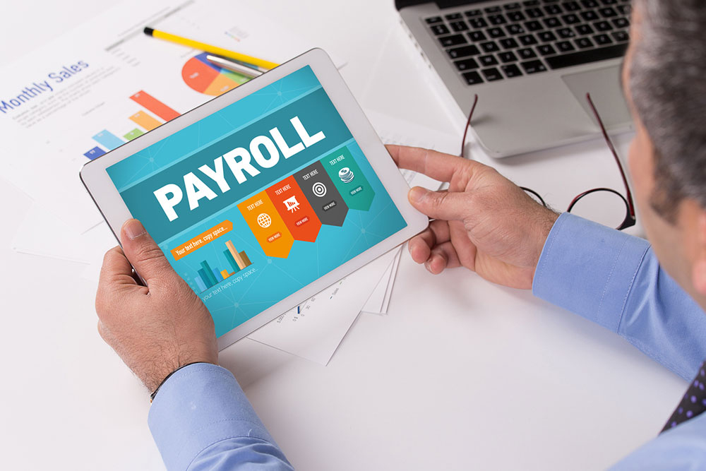 Top pros and cons of online payroll services